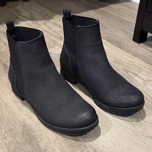 Steve Madden Black Chelsea Ankle Boots - 36